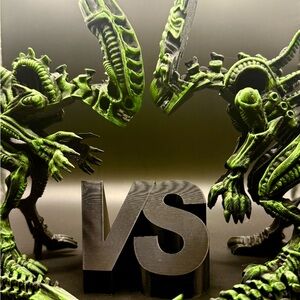 Xenomorph vs Alien Queen Acid
